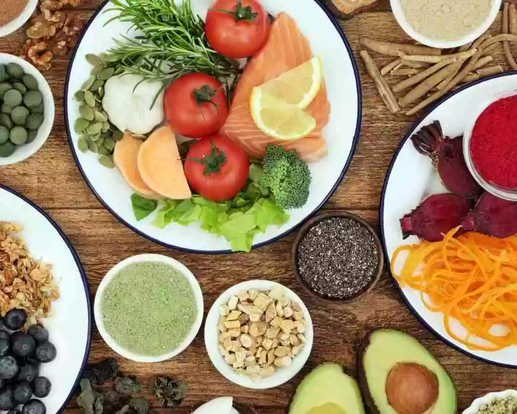 cesta organica alimentacao funcional salmao no prato com legumes e vegetais e outros pratos - magnésio