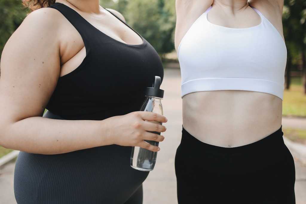 cesta organica duas mulheres roupa de academia
